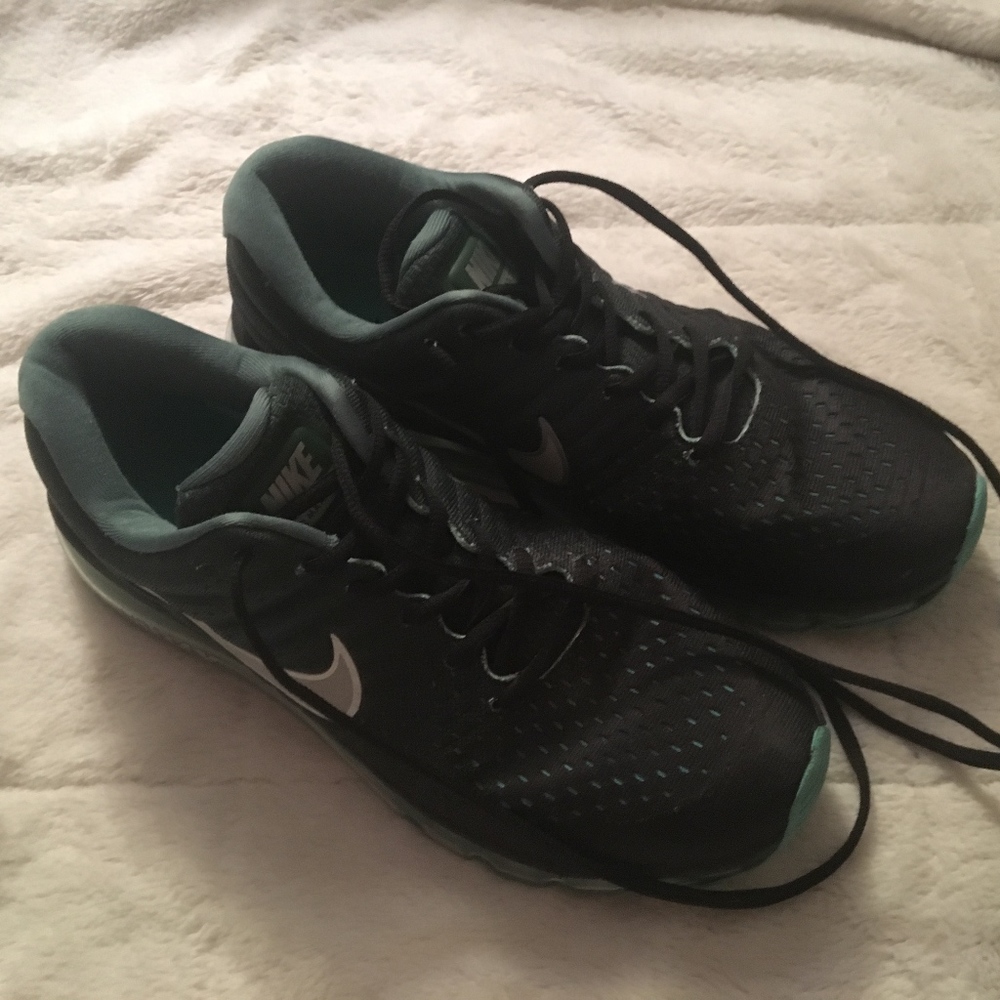 NIKE RUNEASY Shoes